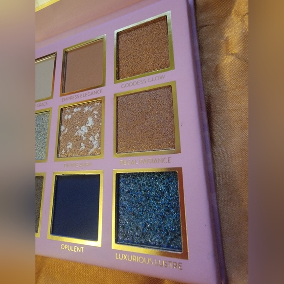NIB Eloise Goddess Eyeshadow Palette - Picture 8 of 8